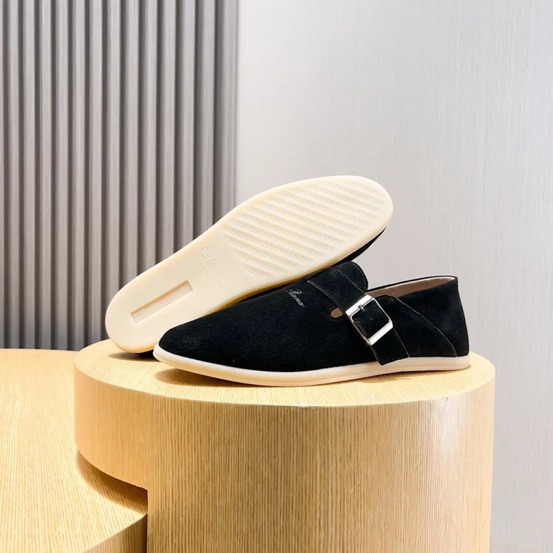 Factory price 420💰[loro piana] 2025 new moccasins, popular casual sneakers for street men. The shoes are made of first-layer suede leather uppers with rubber soles. They are classic. The complex craftsmanship and meticulous structure make the shoes light and soft, allowing you to walk comfortably and freely. Perfect for summer wear. Yardage: 38-45.
